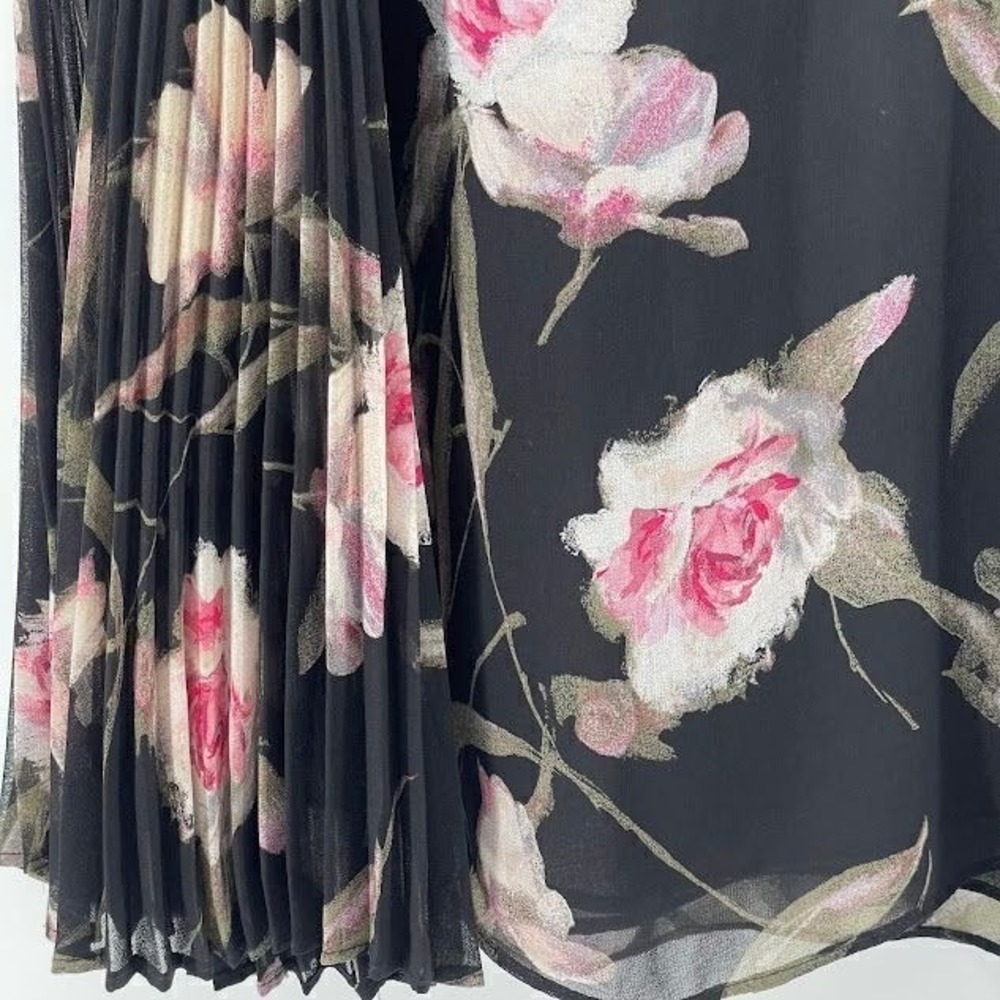 White‎ House Black Market Black Sheer Lace Floral Blouse Bell Sleeve Size 8 - Picture 4 of 8
